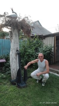 Дом под Полтавой, прям на месте Полтавской битвы (село Побаванка) внутри обычный дом 1980 года постройки. Родительский дом. Особенностей нет. Есть память, есть земля. Помним, трудимся, отдыхаем.