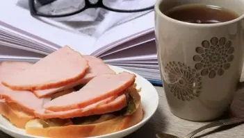 Так, пойду сделаю нормальный бутер!