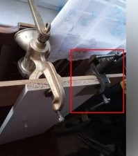 А что настольные тиски вместо струбцины это норма ?