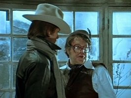 - Убивать медведей - это все равно, что убивать детей.
- Хе-хе, хороши дети. Вы видели их когти?
- Да, но они короче, чем охотничьи кинжалы.
