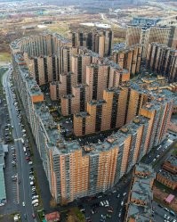 Что? Фото лень было искать? Вот как он выглядит на самом деле, примерно 18000 жителей