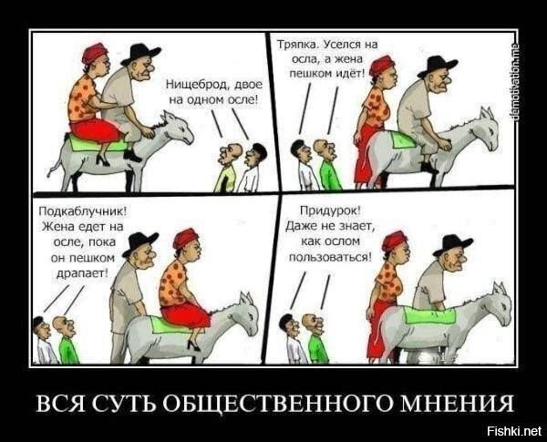 Петербургские коммунальщики моют асфальт под проливным дождем
