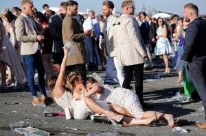 кем они там себя возомнили мне абсолютно пох.еру, но тусовка заканчивается именно так