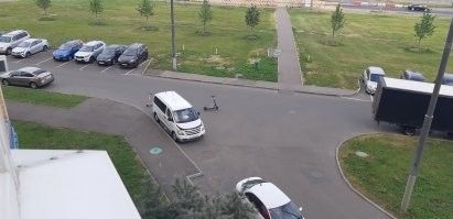В моем районе самокатомозглые постоянно так бросают самокаты. Люди, спотыкайтесь на здоровье