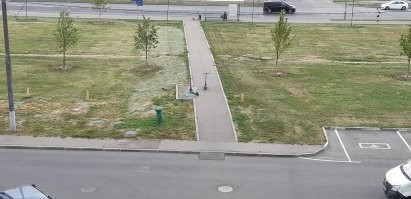В моем районе самокатомозглые постоянно так бросают самокаты. Люди, спотыкайтесь на здоровье