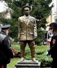 Краснодар. Памятник участковому.