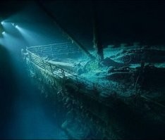 Что-то я не вижу на "Титане" каких-либо мощных прожекторов. Чем там вообще присвечивали, что было видно все кругом? Обратите внимание на первом фото, какие мощные прожектора на батискафе и какие получаются фото, а потом сравните с тем, что фоткают изнутри "Титана" и как отчетливо видно нос Титаника при этом на корпусе совершенно не видно никаких фонариков. Может кто-то объяснит мне, что я не понимаю?