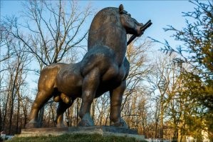 29 самых уродливых и нелепых скульптур со всего света