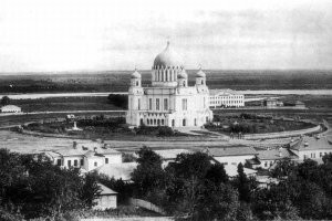 Александро-Невский собор   утраченный православный храм в Вятке, заложенный 30 августа 1839 года и возведённый на добровольные пожертвования в память о посещении города императором Александром I в 1824 году. В 1937 году памятник архитектуры государственного значения по настоянию президиума горсовета и облисполкома с разрешения ВЦИК был исключён из списка охраняемых государством и взорван на кирпич.