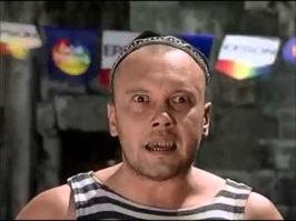 Мужчины катались по Красноярску в надувном бассейне