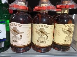 Вчера с сыном зашли в магазин и я такое увидел , я просто застыл с открытой челюстью :) Водка без градусов , виски без градусов . Вот фотки :) А цены просто пипец :)