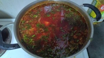 Еще я предпочитаю кастрюли использовать не на голове, а на плите)))) так вкуснее)