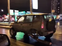 Запаска есть - смотри на фото на заднюю дверь