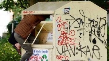 Я живу в Германии и тут такие контейнеры уже лет 10 если не больше есть. Часто в новостях попадаются новости о застрявших и/или погибших людях.