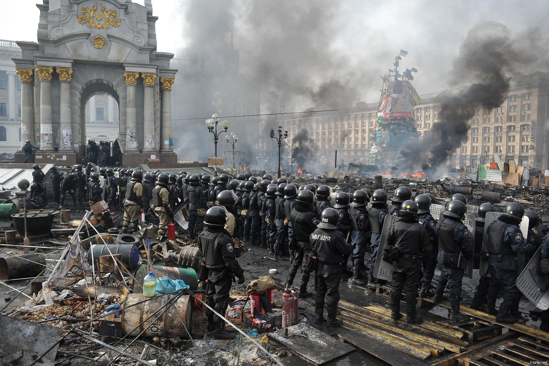 Украинский кризис. Киев Майдан февраль 2014. Майдан 2014 площадь независимости. Политический кризис на Украине (2013-2014).