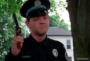 Пожарные спасли кошку, просидевшую на дереве 12 часов