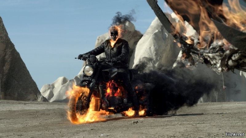 Огненное шоу от мотоциклистов-камикадзе