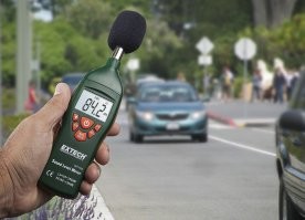 У полиции должны быть шумомеры. Как иначе определить, громко я хлопаю дверью или нет. Должна быть объективность и доказательная база...