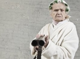 Суровая бабка. Хорошо хоть киллеров искать начала, а то решила б сама порешать вопрос, хуле бояться, 82 года уже, пошла бы грохнула участкового. Могло всё хреново закончится.
Все сходят с ума по своему, но эту закрывать надо однозначно. Фляга у неё свистит. А то дадут условное или домашний арест, с учётом возраста,  выслуги лет, трудовых достижений итд итп.. а она завтра в местном автобусе из обреза дуплетом картечью 0000 даст вдоль салона.. задолбаетесь трупы считать.