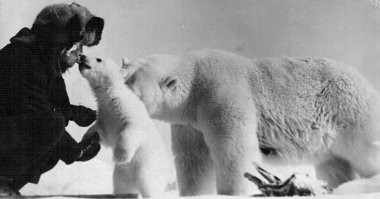 На Пикабу внук этого удивительного полярника рассказал о своём замечательном деде, который на фото. Там ещё были фотографии.