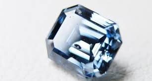 Придумали по другому .. Цитата -
"Один из лидеров отрасли превращения покойников в бриллианты   швейцарская компания Algordanza. Специалисты компании рассказывают, что после кремации обычно остается от 22 до 4,5 кг золы, большую часть которой и составляет углерод. На создание бриллианта идет минимум 500 г праха, поскольку именно с таким количеством сырья инженеры могут гарантировать, что процесс производства алмаза будет успешным. "