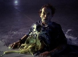 Хенриксен робота таки сыграл. Бишоп в фильме "Чужие".