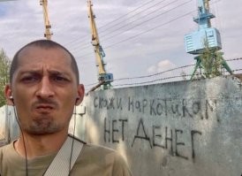 а это не фотограф ли часом, тот шо у Дудьки не выходя из тельняшки про свой недуг тяжелый вещал?