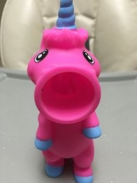 это пневматический пистолет, в е'бло вставляется шарик