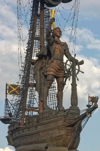 Кстати, Монро с заячьей головой ничуть не лучше Колумба с головой Петра I.