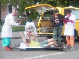 Водитель скорой шлёт лучи добра наглым велосипедистам