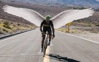 Курьер на электровелосипеде устроил ДТП