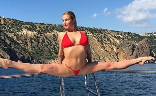 Кто-то всё-таки вдохновился посмотрев 100500 фоток в одной позе в исполнении Волочковой.
