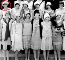 Чёт на мужика смахивает. И хитро как то улыбается