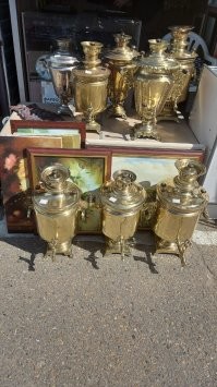 я себе приобрел современный.
хотел старинный, но с ним могут быть проблемы. не держать краник итд.
а приобрести старинный не проблема. на них цена от 15 т.руб