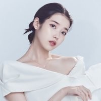 Южная Корея... Как по мне, не удалось нейросети сгенерировать образ красивее реальных кореянок.