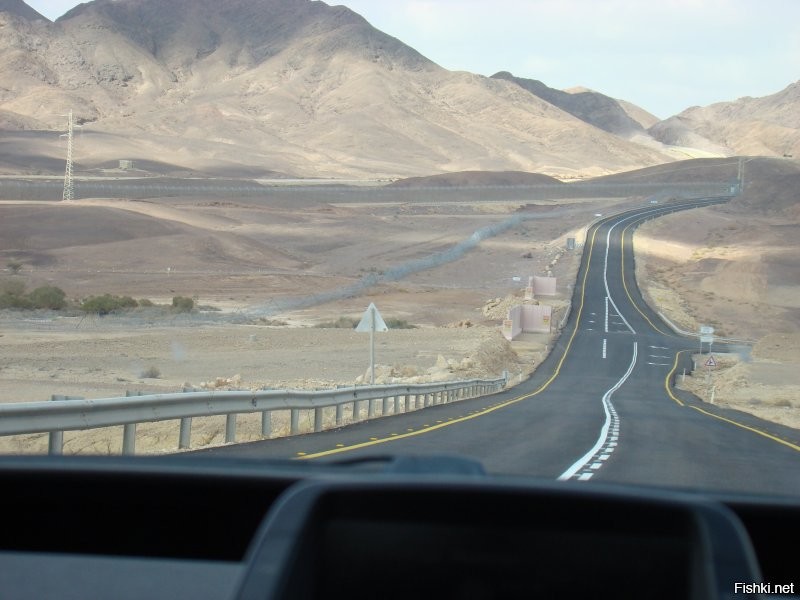 Где-то не прижилось, а где-то очень даже. В "земле обетованной", например, практически на всех трассах, да и просто на дорогах.