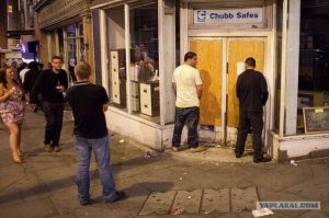 Насчет собак, которые ссут на дверь - вот никогда бы не догадался.