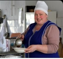 Вот это - военрук? Директор школы и завуч - тоже не проходят, тем более сторож-вахтёр
Старший пионервожатый был только в летних лагерях и в обязательном порядке - член Партии, а у этого на лбу написано "враг народа"
Для повара у него не хватает сисек размера пятого и соответствующей задницы