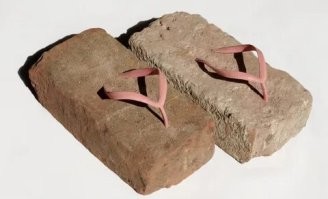 сменит каблуки на домашние тапочки