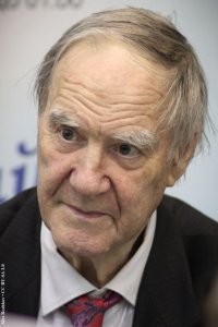«Общество ничего не видит, потому что его держат в состоянии глубокого гипноза. Никогда ещё народ не был таким тёмным, как сейчас. Человеку не дают шанса остановиться и осмыслить происходящее. Нескончаемые сериалы, один тупее другого, пошлая эстрада, похотливые или агрессивные фильмы, аккуратно воздействуя на подсознание, культивируют дух эгоизма и насилия. Нормальный человек за короткий промежуток времени превращается в беспринципное животное, ведущее абсолютно бессмысленную жизнь».
 Сергей Капица
Советский и российский учёный-физик, просветитель, телеведущий, главный редактор журнала «В мире науки», вице-президент РАЕН. С 1973 года бессменно вёл научно-популярную телепрограмму «Очевидное - невероятное». Родился: 14 февраля 1928 г. Умер: 14 августа 2012 г.