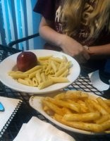 А чё не так-то? 
Всё вполне веганское. 

3. "Когда в ресторане сказали, что у них есть блюда для веганов"