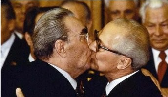 А мне почему-то дорогой Леонид Ильич вспомнился!
