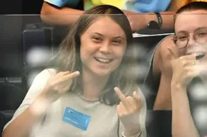 Смерчь в Пермском крае... 
 Когда в Воронежской области первый раз увидел - было прикольно, год 95-97, не помню. 
 Потом что-то вспомнлось...
 Называйте её дурочкой, блаженной, но... что-то грядёт.
Quo vadis, Domine?