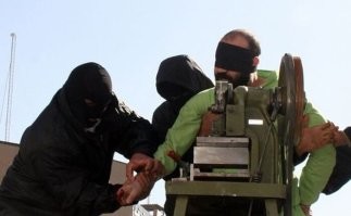 Кража в Иране наказывается публичным отрезанием пальцев рук на специальном станке,  99-тью ударами плетью и тремя годами тюремного заключения .
В Саудовской Аравии жёстче - публичным отрубанием кистей рук (4-е фото) .