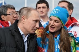 И чего же это она не хочет жить в России ?
Что случилось ?