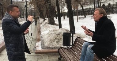 В&nbsp;московском метро мужчина набросился на девушку из-за того, что она закинула ноги на сиденье