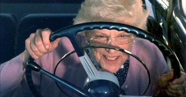 Низко летела..