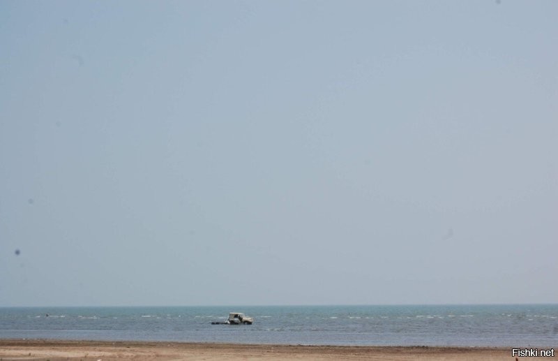 Мелко там. 
Идёшь, идёшь, идёшь... А всё по колено. 
Идёшь, идёшь, по пояс. 
Идёшь, идёшь... Опять по колено...