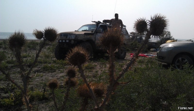 Мелко там. 
Идёшь, идёшь, идёшь... А всё по колено. 
Идёшь, идёшь, по пояс. 
Идёшь, идёшь... Опять по колено...