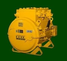 О! Да это же шахтный пускатель! И функционал бронированного корпуса, кстати, тот же. Чтобы взрыв метана или пыли от искры остался внутри.